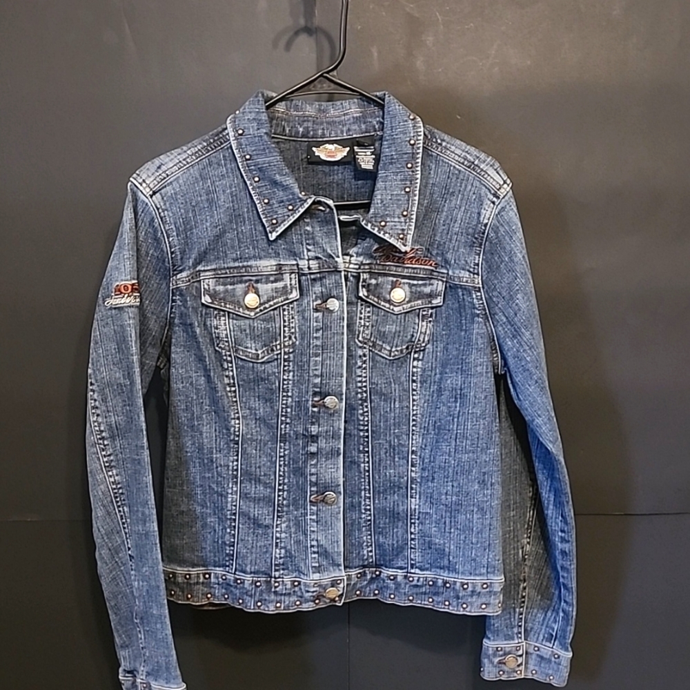 (207) Women's Harley-Davidson 105th anniversary denim jacket size large.